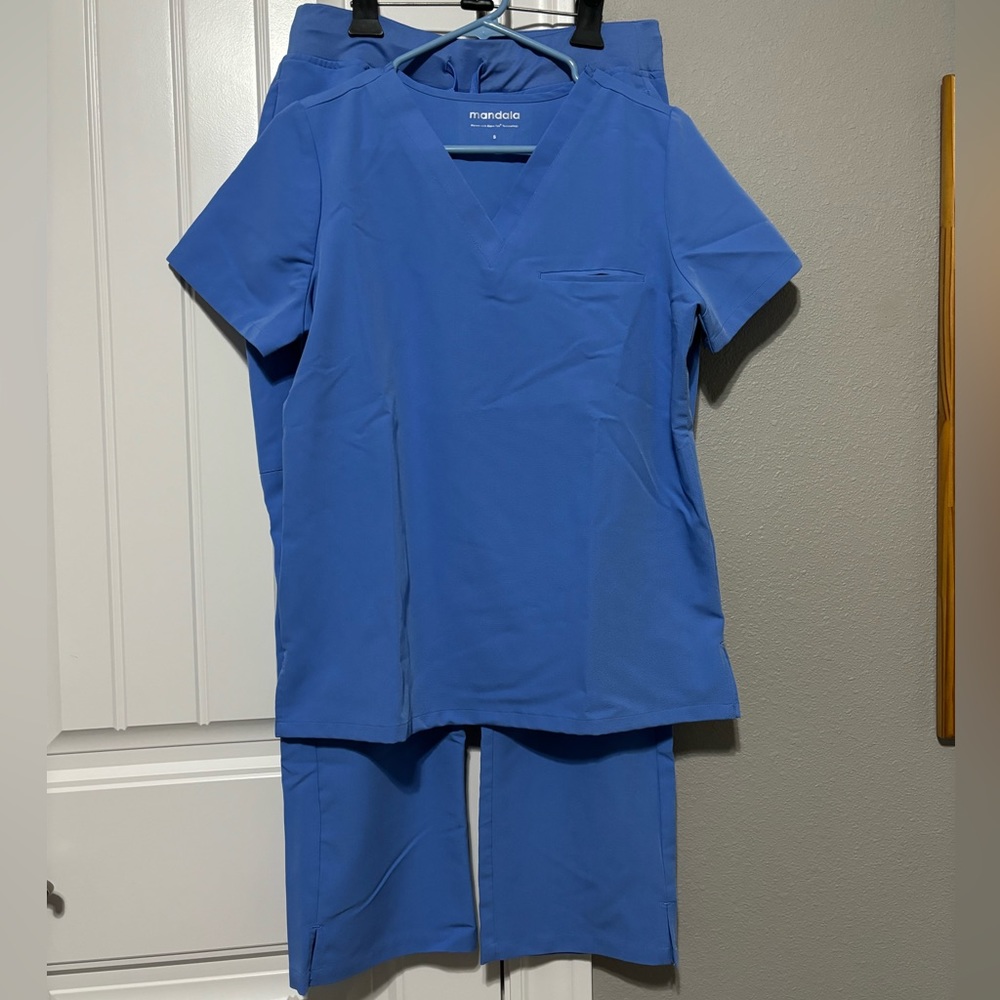 Mandala Ceil Blue V-Neck small  Scrub Top and petite small Pants Set